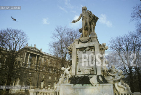 ( AUSTRIA ) VIENNA ( WIEN ) :  LA STATUA DI MOZART NELLO STADTPARK  - © 2001 Graziano Arici/Rosebud2 / GEO