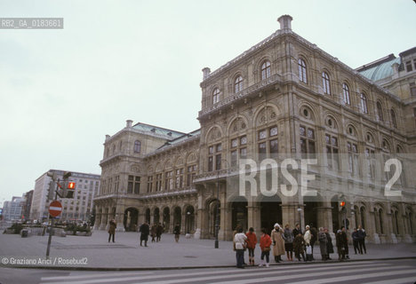 ( AUSTRIA ) VIENNA ( WIEN ) :IL TEATRO DELLOPERA - © 2001 Graziano Arici/Rosebud2 / GEO