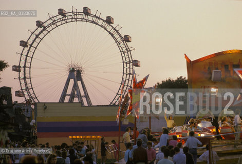 ( AUSTRIA ) VIENNA ( WIEN ) : IL PRATER    - © 2001 Graziano Arici/Rosebud2 / GEO / GIOCO / RUOTA