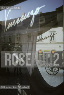 ( AUSTRIA ) VIENNA ( WIEN ) : NEGOZIO DI MODA   - © 2001 Graziano Arici/Rosebud2 / GEO