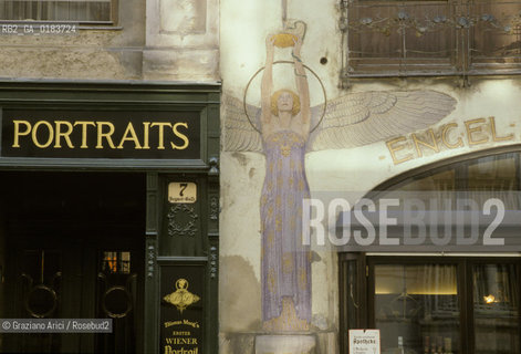 ( AUSTRIA ) VIENNA ( WIEN ) : LA FARMACIA ENGEL - © 2001 Graziano Arici/Rosebud2 / GEO / ARCHITETTURA MODERNA / SECESSIONE