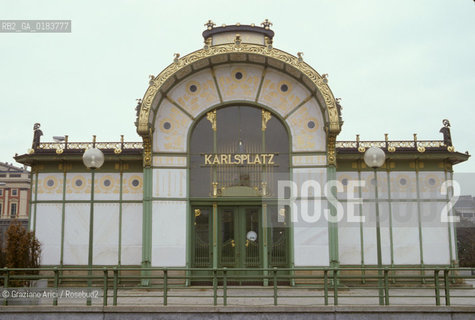 ( AUSTRIA ) VIENNA ( WIEN ) : LA METROPOLITANA DI KARLSPLATZ DI OTTO WAGNER  - © 2001 Graziano Arici/Rosebud2 / GEO /  ARCHITETTURA MODERNA / SECESSIONE