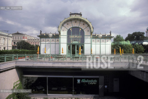 ( AUSTRIA ) VIENNA ( WIEN ) : LA METROPOLITANA DI KARLSPLATZ DI OTTO WAGNER  - © 2001 Graziano Arici/Rosebud2 / GEO /  ARCHITETTURA MODERNA / SECESSIONE