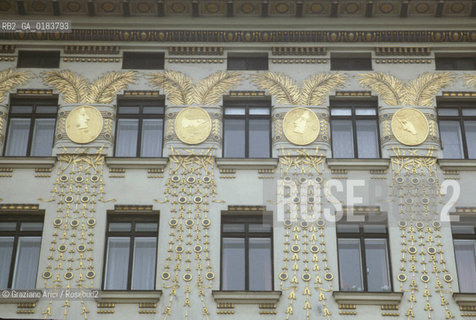 ( AUSTRIA ) VIENNA ( WIEN ) : LE CASE IN LINKEWIENZEILE DI OTTO WAGNER   - © 2001 Graziano Arici/Rosebud2 / GEO /  ARCHITETTURA MODERNA / SECESSIONE