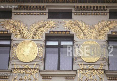 ( AUSTRIA ) VIENNA ( WIEN ) : LE CASE IN LINKEWIENZEILE DI OTTO WAGNER   - © 2001 Graziano Arici/Rosebud2 / GEO /  ARCHITETTURA MODERNA / SECESSIONE