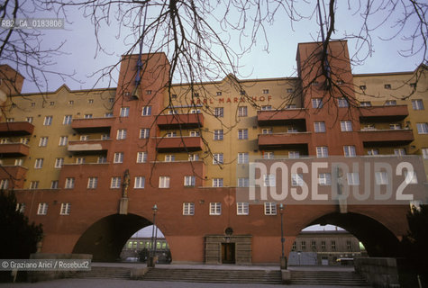 ( AUSTRIA ) VIENNA ( WIEN ) : IL KARL MARX HOF   - © 2001 Graziano Arici/Rosebud2 / GEO /  ARCHITETTURA MODERNA