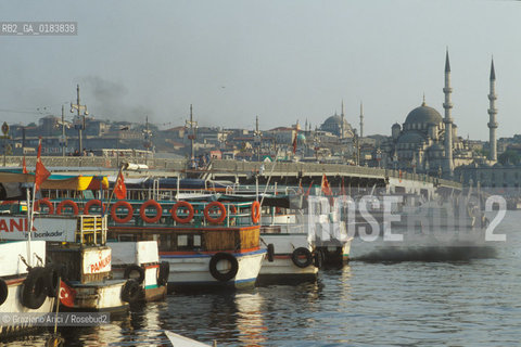 ( TURCHIA ) ISTANBUL :  PANORAMA COL PONTE DI GALATA  - © 1986 Graziano Arici/Rosebud2 / GEO /