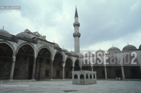 ( TURCHIA ) ISTANBUL :CORTILE DELLA MOSCHEA DI SOLIMANO D I SINAN   - © 1986 Graziano Arici/Rosebud2 / GEO / ARCHITETTURA ISLAMICA