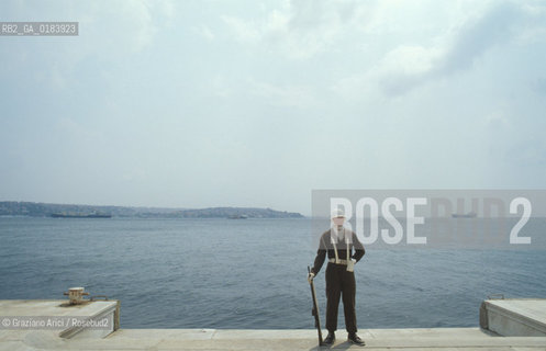 ( TURCHIA ) ISTANBUL :SOLDATO DI GUARDIA AL PALAZZO DI DOLMABAHECE   - © 1986 Graziano Arici/Rosebud2 / GEO