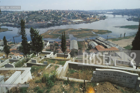 ( TURCHIA ) ISTANBUL : IL CORNO DORO DA EYUP   - © 1986 Graziano Arici/Rosebud2 / GEO / CIMITERO