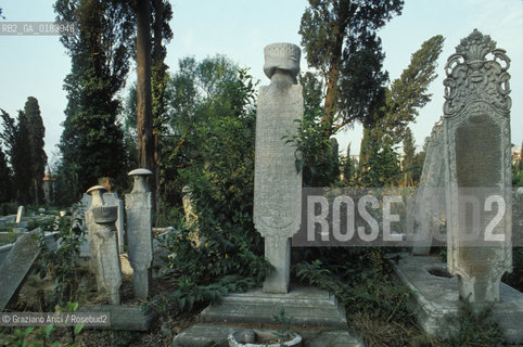 ( TURCHIA ) ISTANBUL : IL GRANDE CIMITERO  ISLAMICO DI USKUDAR   - © 1986 Graziano Arici/Rosebud2 / GEO