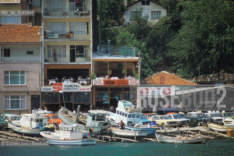 ( TURCHIA ) ISTANBUL : VILLAGGIO SUL BOSFORO   - © 1986 Graziano Arici/Rosebud2 / GEO