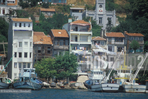 ( TURCHIA ) ISTANBUL : VILLAGGIO SUL BOSFORO   - © 1986 Graziano Arici/Rosebud2 / GEO