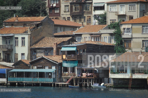 ( TURCHIA ) ISTANBUL : VILLAGGIO SUL BOSFORO   - © 1986 Graziano Arici/Rosebud2 / GEO