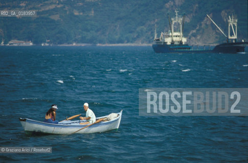( TURCHIA ) ISTANBUL : PESCA SUL BOSFORO   - © 1986 Graziano Arici/Rosebud2 / GEO .