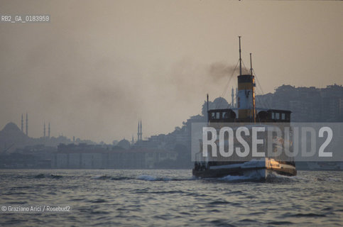 ( TURCHIA ) ISTANBUL : TRAGHETTO SUL BOSFORO   - © 1986 Graziano Arici/Rosebud2 / GEO