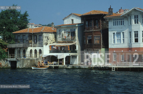 ( TURCHIA ) ISTANBUL : VILLAGGIO SUL BOSFORO   - © 1986 Graziano Arici/Rosebud2 / GEO