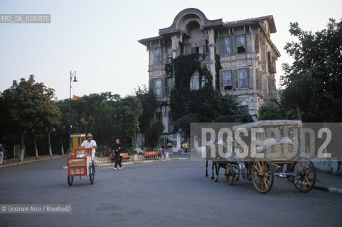 ( TURCHIA ) ISTANBUL : BOSFORO - ISOLE DEI PRINCIPI  - CARROZZA  - © 1986 Graziano Arici/Rosebud2 / GEO /