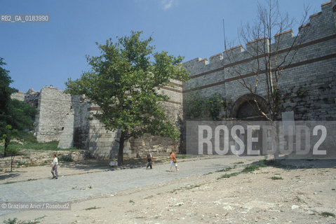 ( TURCHIA ) ISTANBUL : PORTA SULLE MURA CONTINENTALI  - © 1986 Graziano Arici/Rosebud2 / GEO /