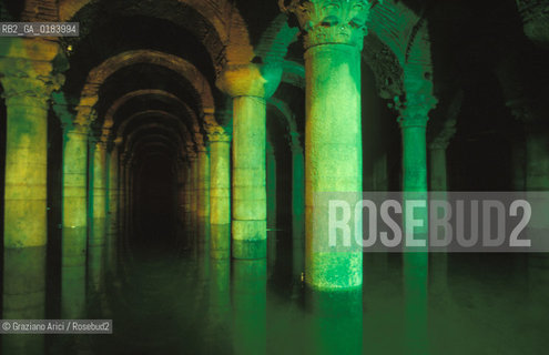 ( TURCHIA ) ISTANBUL :  CISTERNA DI YEREBATAN   - © 1986 Graziano Arici/Rosebud2 / GEO