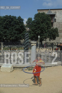 ( TURCHIA ) ISTANBUL :  IPPODROMO - COLONNA SERPENTINA   - © 1986 Graziano Arici/Rosebud2 / GEO / DELFI