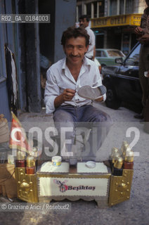 ( TURCHIA ) ISTANBUL :  LUSTRASCARPE   - © 1986 Graziano Arici/Rosebud2 / GEO