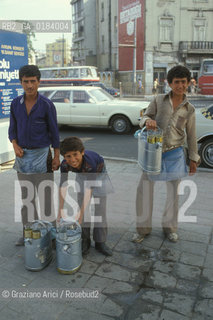 ( TURCHIA ) ISTANBUL :  VENDITORI DACQUA   - © 1986 Graziano Arici/Rosebud2 / GEO