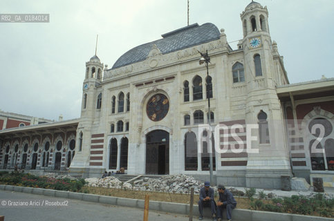 ( TURCHIA ) ISTANBUL :  LA STAZIONE FERROVIARIA DI SIRKECI  - © 1986 Graziano Arici/Rosebud2 / GEO