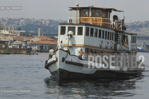 ( TURCHIA ) ISTANBUL :  BARCA SUL BOSFORO   - © 1986 Graziano Arici/Rosebud2 / GEO