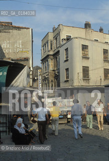 ( TURCHIA ) ISTANBUL :  STRADA DI UN VECCHIO QUARTIERE   - © 1986 Graziano Arici/Rosebud2 / GEO