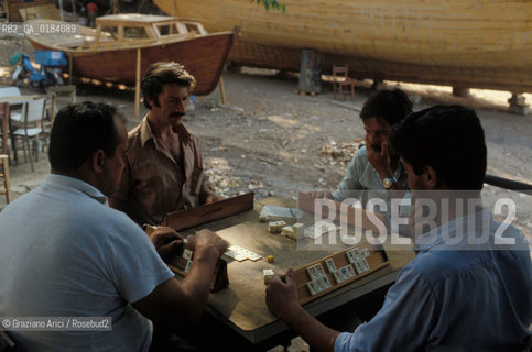 ( TURCHIA ) ANTALYA  : GIOCO DEL DOMINO  -  © 1986 Graziano Arici/Rosebud2 / GEO