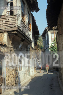 ( TURCHIA ) ANTALYA  : UNA STRADA DEL PAESE  -  © 1986 Graziano Arici/Rosebud2 / GEO