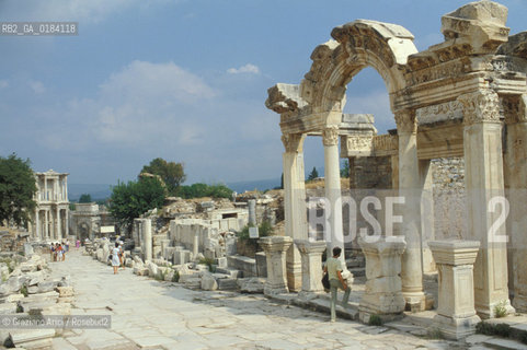 ( TURCHIA ) EFESO  : RESTI ARCHEOLOGICI - STRADA DI MARMO  -  © 1986 Graziano Arici/Rosebud2 / GEO