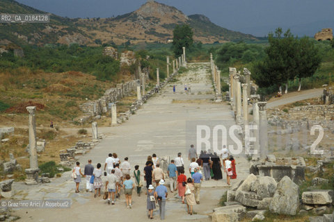 ( TURCHIA ) EFESO  : RESTI ARCHEOLOGICI - STRADA ARKADIANE  -  © 1986 Graziano Arici/Rosebud2 / GEO