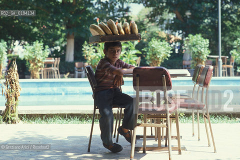 ( TURCHIA ) EFESO  : VENDITORE DI FOCACCE  -  © 1986 Graziano Arici/Rosebud2 / GEO