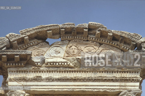 ( TURCHIA ) EFESO  : RESTI ARCHEOLOGICI -  BIBLIOTECA DI CELSIUS -  © 1986 Graziano Arici/Rosebud2 / GEO