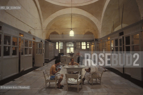 ( TURCHIA ) BURSA :BAGNO TURCO  IL BAGNO VECCHIO  -  © 1986 Graziano Arici/Rosebud2 / GEO