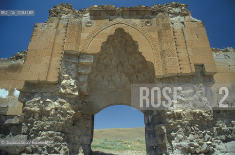 ( TURCHIA ) ANATOLIA : PORTA DI CARAVANSERRAGLIO -  © 1986 Graziano Arici/Rosebud2 / GEO