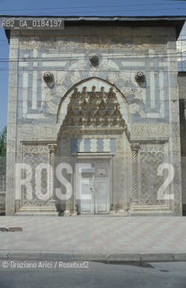 ( TURCHIA ) KONYA : PORTA DI UNA MADRASA CORANICA  -  © 1986 Graziano Arici/Rosebud2 / GEO .