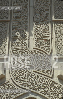 ( TURCHIA ) KONYA : DECORAZIONE DELLA PORTA DELLA MOSCHEA INCE MINAREI  -  © 1986 Graziano Arici/Rosebud2 / GEO