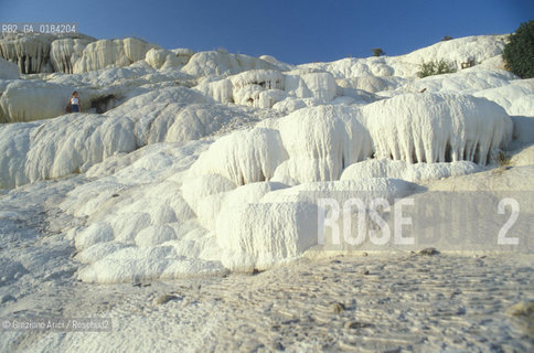 ( TURCHIA ) PAMUKKALE : CASCATA DI ACQUA CALCAREA  -  © 1986 Graziano Arici/Rosebud2 / GEO / TERME