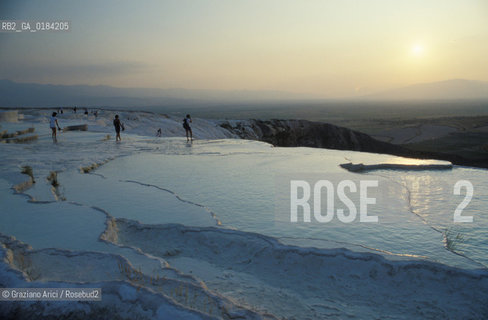 ( TURCHIA ) PAMUKKALE : CASCATA DI ACQUA CALCAREA  -  © 1986 Graziano Arici/Rosebud2 / GEO / TERME