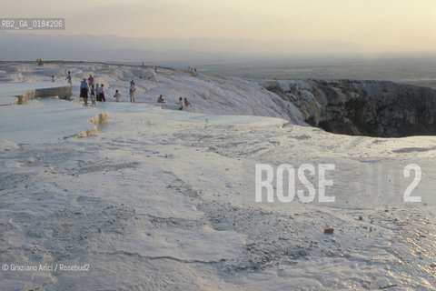 ( TURCHIA ) PAMUKKALE : CASCATA DI ACQUA CALCAREA  -  © 1986 Graziano Arici/Rosebud2 / GEO / TERME