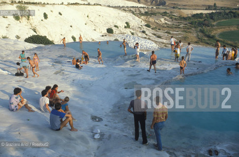 ( TURCHIA ) PAMUKKALE : CASCATA DI ACQUA CALCAREA  -  © 1986 Graziano Arici/Rosebud2 / GEO / TERME
