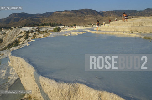( TURCHIA ) PAMUKKALE : CASCATA DI ACQUA CALCAREA  -  © 1986 Graziano Arici/Rosebud2 / GEO / TERME