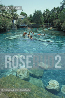 ( TURCHIA ) PAMUKKALE : PISCINA DI ACQUA TERMALE  -  © 1986 Graziano Arici/Rosebud2 / GEO / TERME