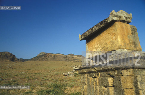 ( TURCHIA ) PAMUKKALE : NECROPOLI  DI IERAPOLIS -  © 1986 Graziano Arici/Rosebud2 / GEO