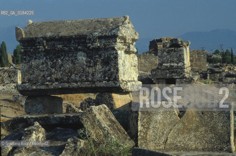 ( TURCHIA ) PAMUKKALE : NECROPOLI  DI IERAPOLIS -  © 1986 Graziano Arici/Rosebud2 / GEO