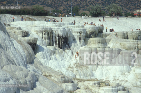 ( TURCHIA ) PAMUKKALE : CASCATA DI ACQUA CALCAREA  -  © 1986 Graziano Arici/Rosebud2 / GEO / TERME