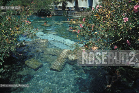 ( TURCHIA ) PAMUKKALE : PISCINA DI ACQUA TERMALE  -  © 1986 Graziano Arici/Rosebud2 / GEO / TERME